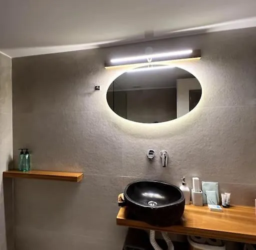 Zen Flat With Seaview By 8essentially Apartman Hriszí Aktí Haniá